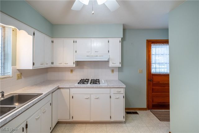 1329 Oak Grove Road, Waverly, WV 26134