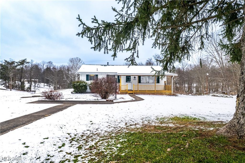 1329 Oak Grove Road, Waverly, WV 26134