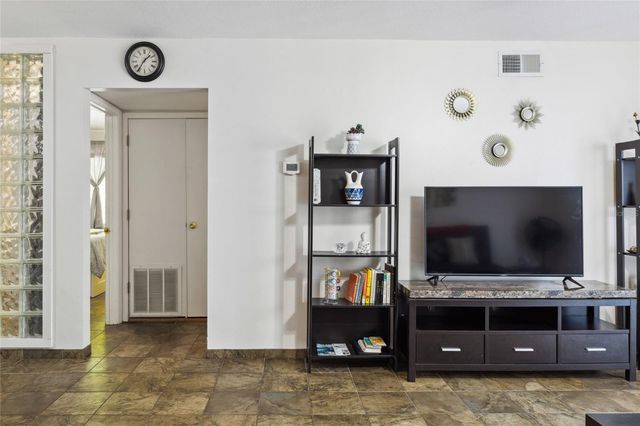 1700 SW 16TH COURT M2, Gainesville, FL 32608