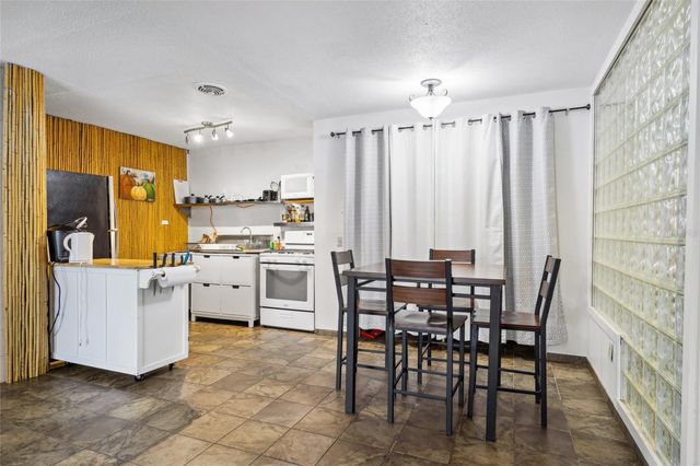 1700 SW 16TH COURT M2, Gainesville, FL 32608