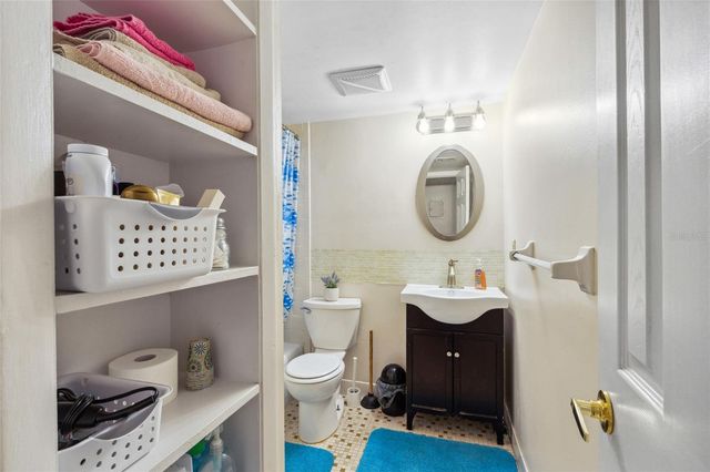 1700 SW 16TH COURT M2, Gainesville, FL 32608