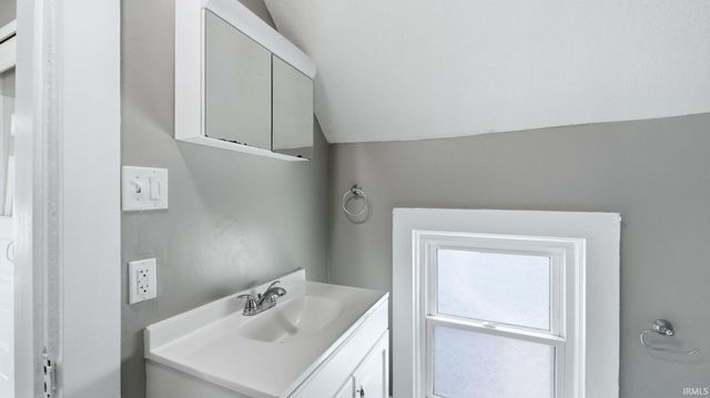 2016 Oakley Street, Fort Wayne, IN 46802