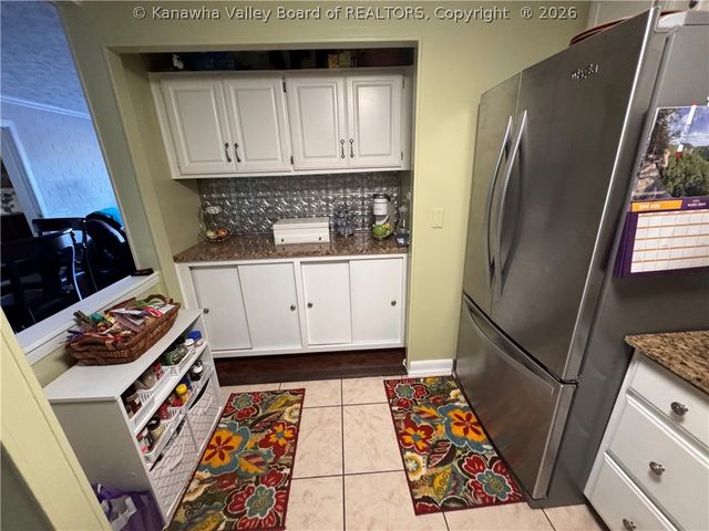 2106 Kanawha Boulevard E 623, Charleston, WV 25311