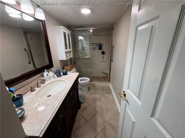2106 Kanawha Boulevard E 623, Charleston, WV 25311