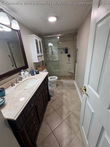 2106 Kanawha Boulevard E 623, Charleston, WV 25311