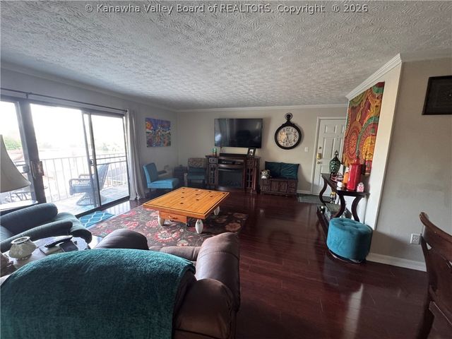 2106 Kanawha Boulevard E 623, Charleston, WV 25311