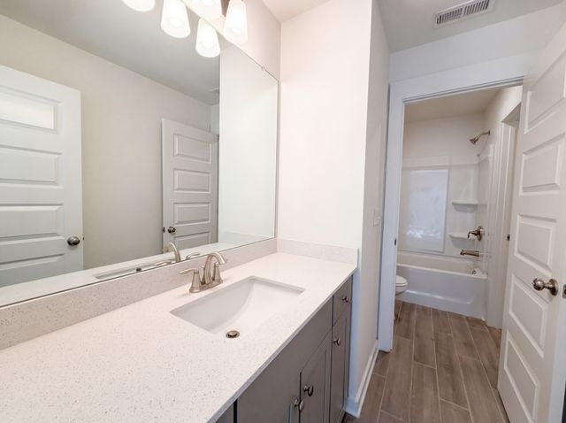 3372 Vinemont Dr, Thompsons Station, TN 37179