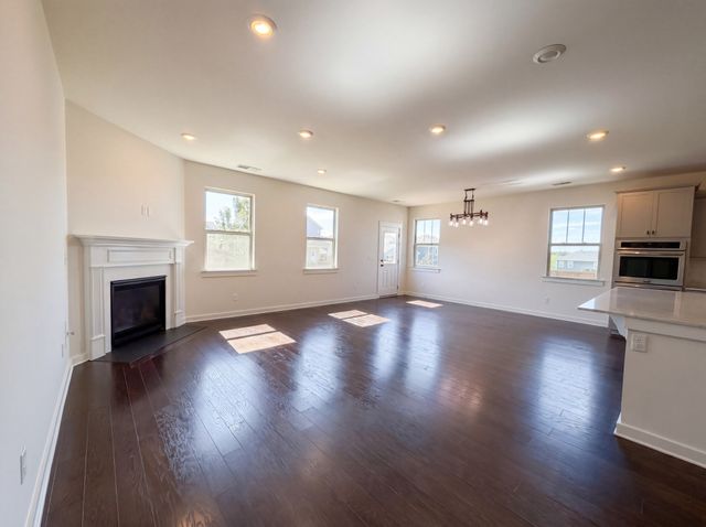 3372 Vinemont Dr, Thompsons Station, TN 37179