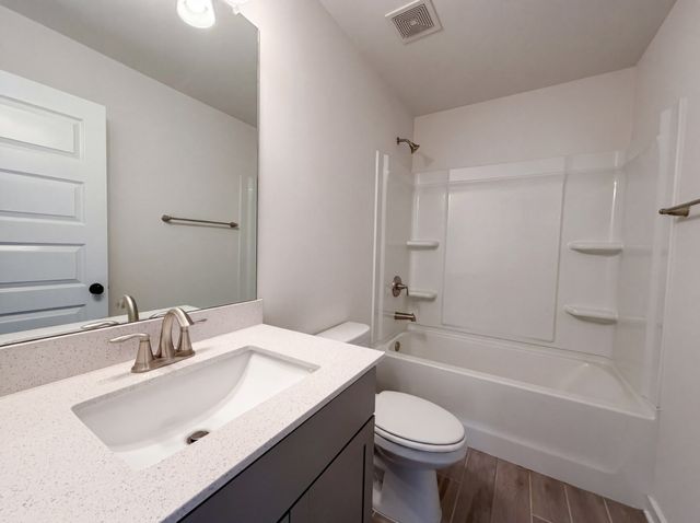 3372 Vinemont Dr, Thompsons Station, TN 37179