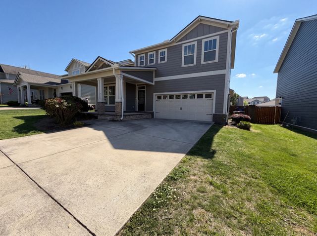 3372 Vinemont Dr, Thompsons Station, TN 37179