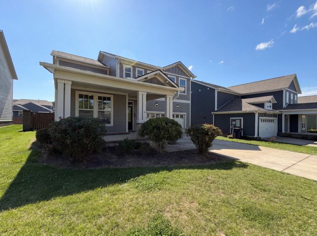 3372 Vinemont Dr, Thompsons Station, TN 37179