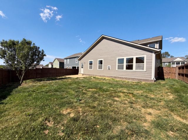 3372 Vinemont Dr, Thompsons Station, TN 37179