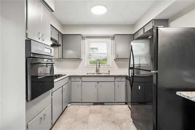 16412 E 32nd Street S, Independence, MO 64055