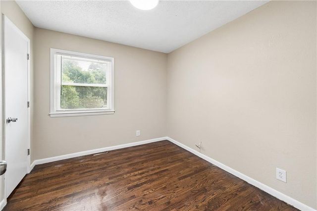 16412 E 32nd Street S, Independence, MO 64055