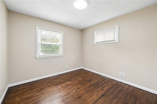 16412 E 32nd Street S, Independence, MO 64055