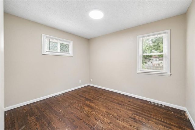 16412 E 32nd Street S, Independence, MO 64055
