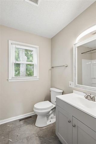 16412 E 32nd Street S, Independence, MO 64055