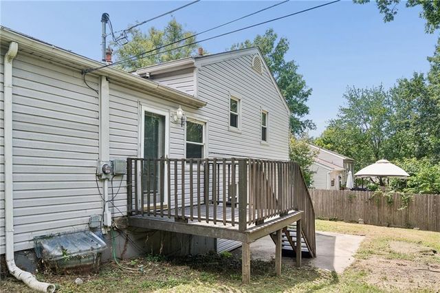 16412 E 32nd Street S, Independence, MO 64055