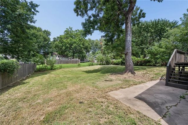 16412 E 32nd Street S, Independence, MO 64055