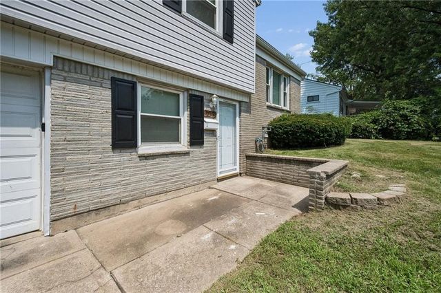 16412 E 32nd Street S, Independence, MO 64055
