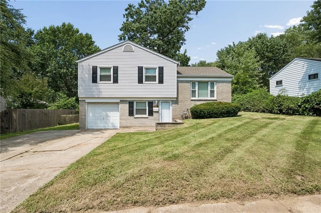 16412 E 32nd Street S, Independence, MO 64055