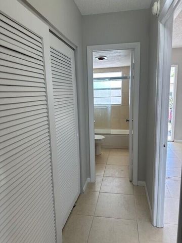 7605 NW 5th Court 204, Margate, FL 33063