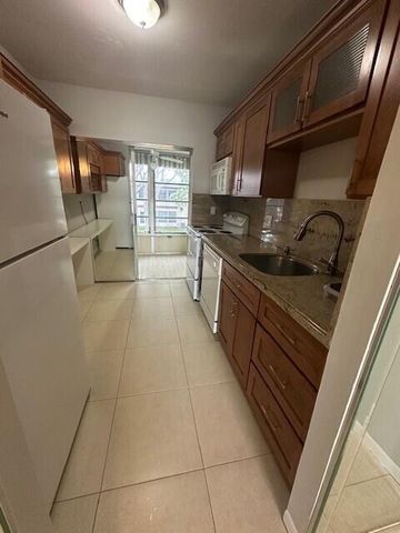 7605 NW 5th Court 204, Margate, FL 33063