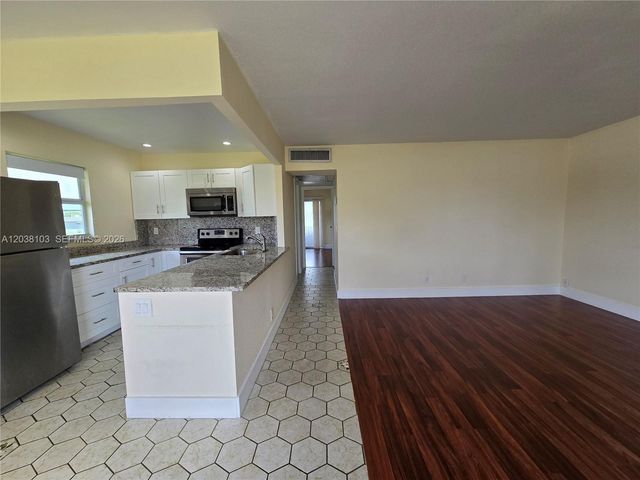 121 Saxony C 121, Delray Beach, FL 33446