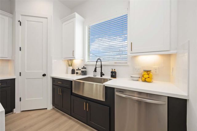 7809 Amelia Road B, Houston, TX 77055