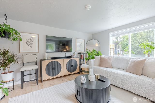 845 3rd Avenue NW, Issaquah, WA 98027