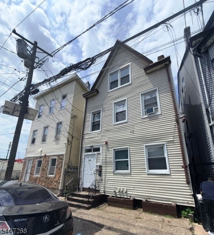 562 Summer St, Paterson City, NJ 07501