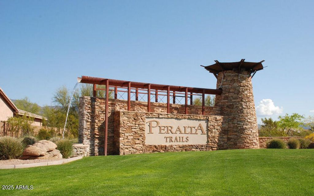 10465 E DUTCHMANS Trail, Gold Canyon, AZ 85118