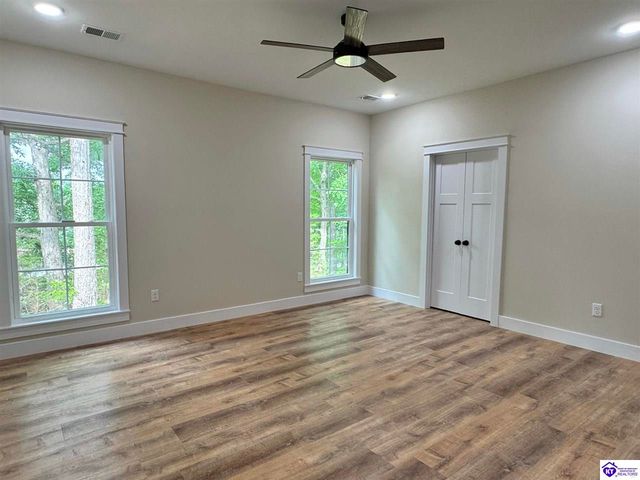 57 Malvern Court, Brandenburg, KY 40108