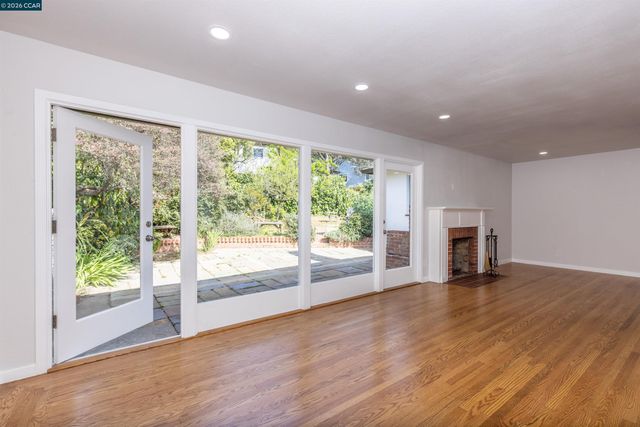 4353 Bermuda Ave, Oakland, CA 94619