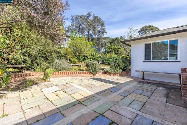 4353 Bermuda Ave, Oakland, CA 94619