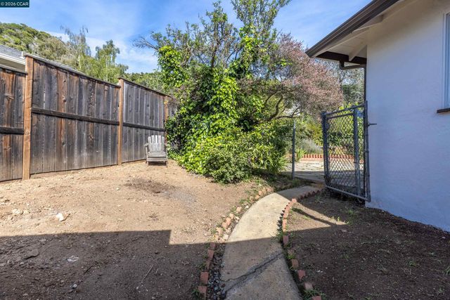 4353 Bermuda Ave, Oakland, CA 94619