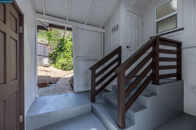 4353 Bermuda Ave, Oakland, CA 94619