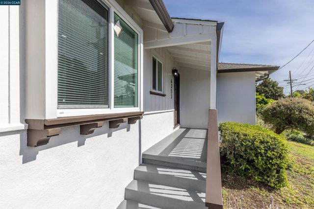 4353 Bermuda Ave, Oakland, CA 94619