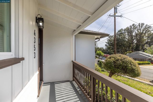 4353 Bermuda Ave, Oakland, CA 94619