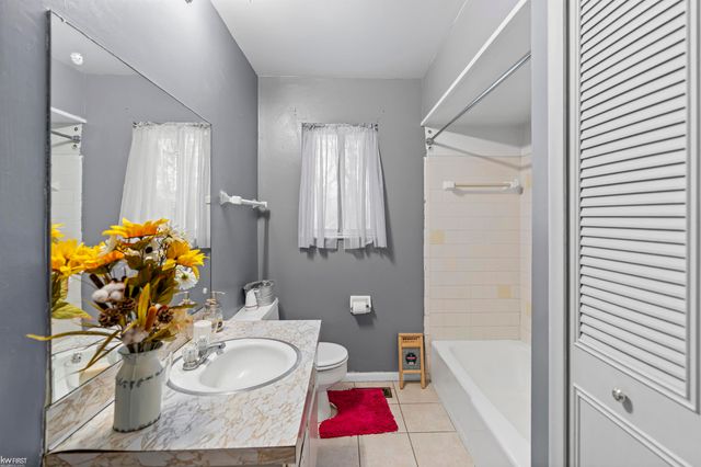 3522 Ridgecliffe Drive, Flint, MI 48532