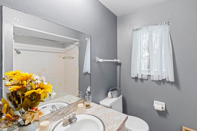 3522 Ridgecliffe Drive, Flint, MI 48532