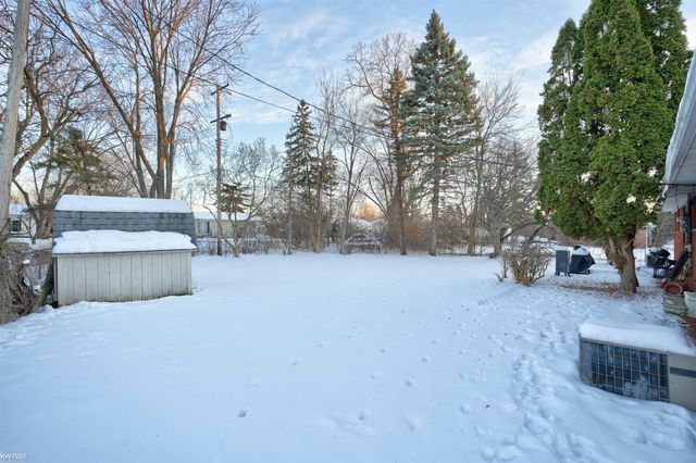 3522 Ridgecliffe Drive, Flint, MI 48532