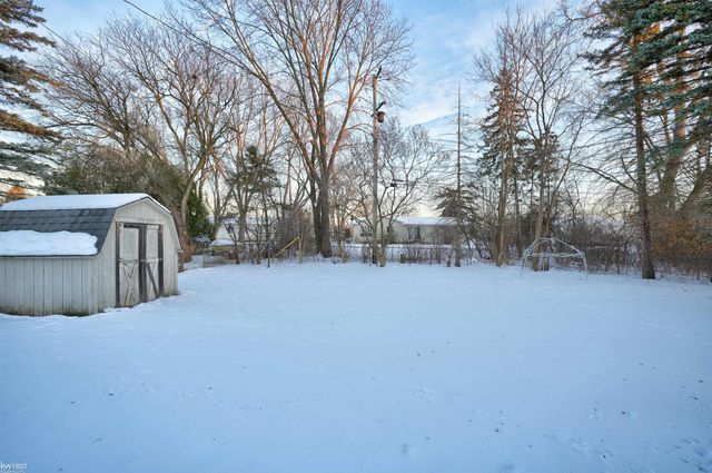 3522 Ridgecliffe Drive, Flint, MI 48532