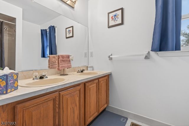 5 Hughey Ln, Hillsborough Twp., NJ 08844