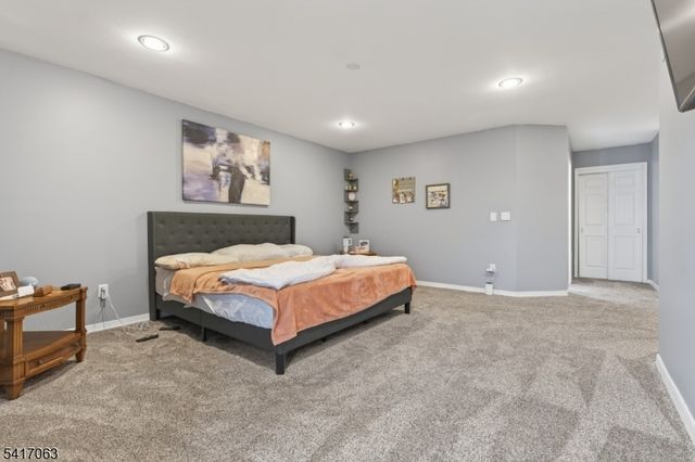 5 Hughey Ln, Hillsborough Twp., NJ 08844