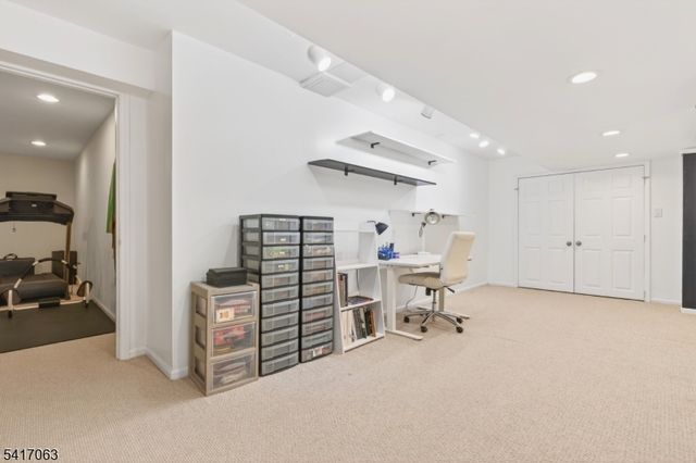 5 Hughey Ln, Hillsborough Twp., NJ 08844