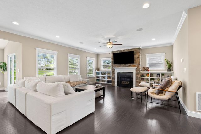 4076 Topsail Drive, Lewis Center, OH 43035
