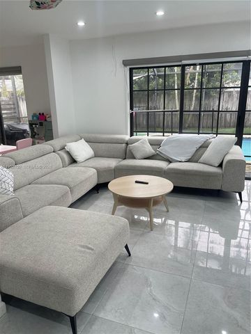 10153 SW 51st St, Cooper City, FL 33328