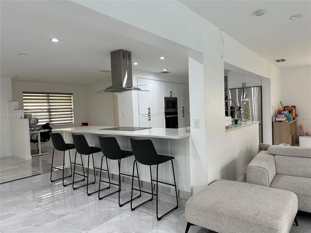 10153 SW 51st St, Cooper City, FL 33328