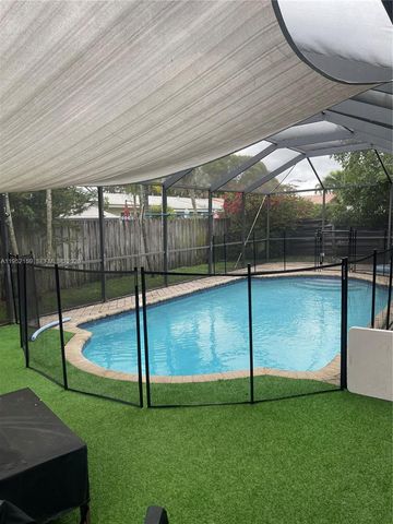 10153 SW 51st St, Cooper City, FL 33328